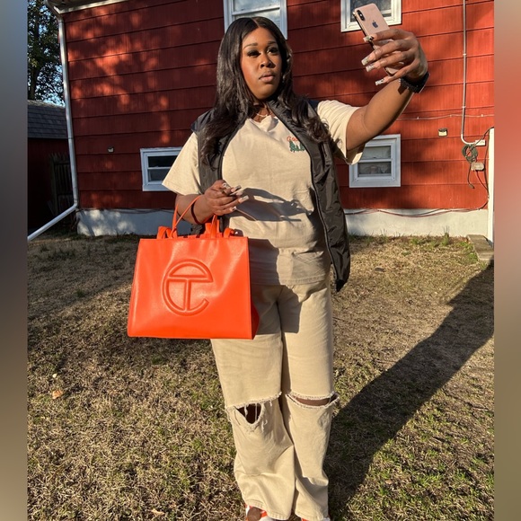 Welcome to my Closet! - Picture 2 of 8